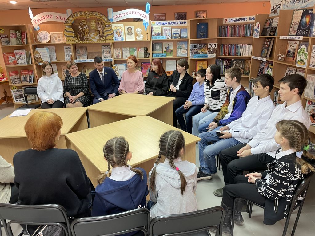 Борис Аксенов встретился с юными жителями Сальского района