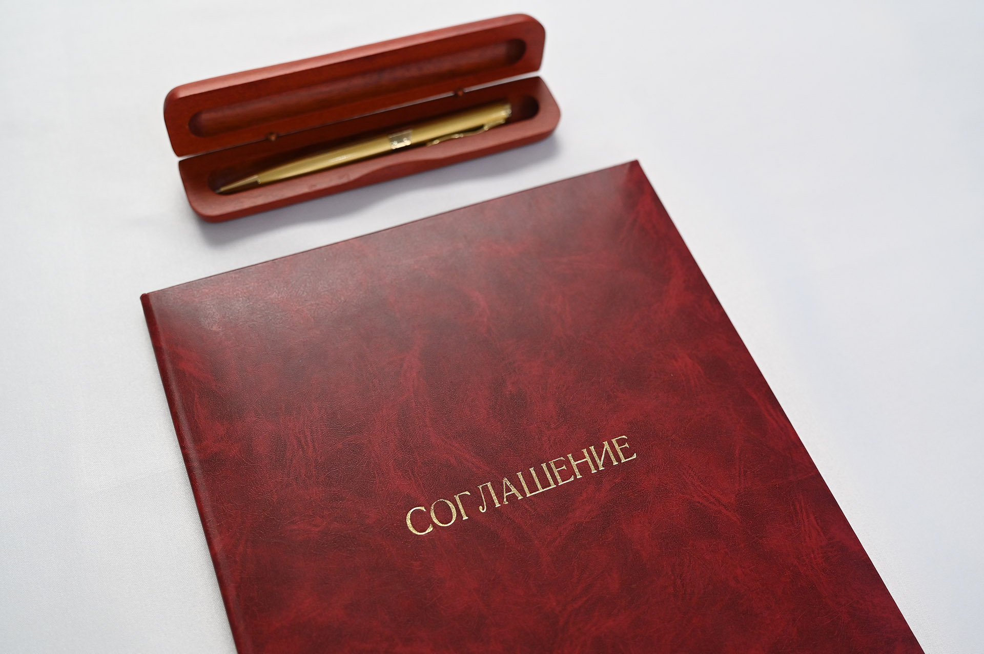 Подписание Соглашения о межпарламентском сотрудничестве между ЗСРО и Государственным Собранием (Ил Тумэн) Республики Саха (Якутия)