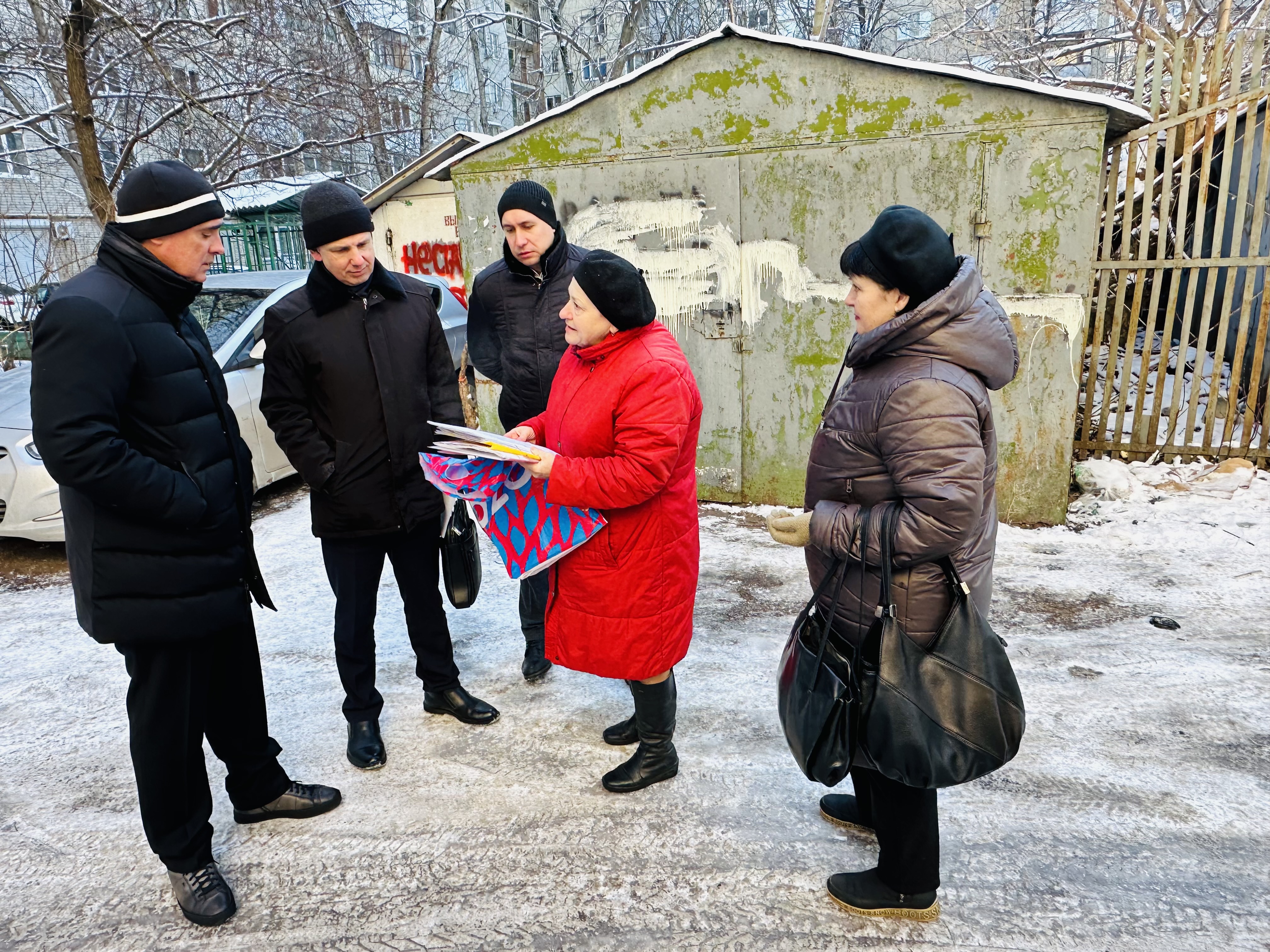 Ашот Хбликян провел встречу с жителями многоквартирного дома в Ростове-на-Дону