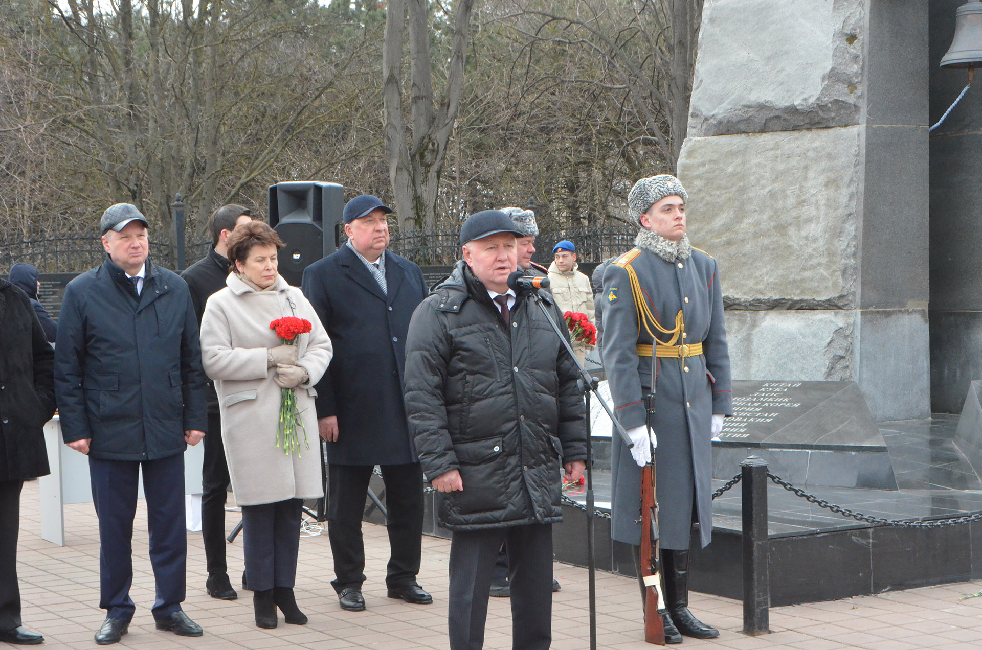 Андрей Харченко почтил память воинов-интернационалистов в 35-ю годовщину вывода войск из Афганистана