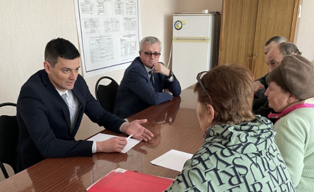 Борис Аксенов провел личный прием граждан в Зерноградском районе 