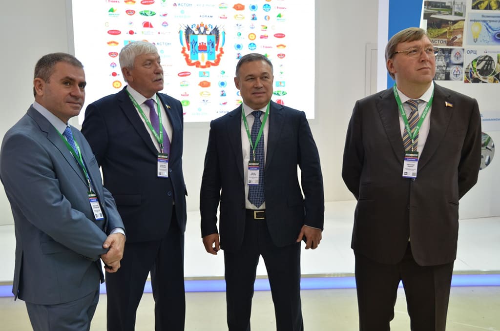 Александр Ищенко и Вячеслав Василенко приняли участие в открытии «Золотой осени» Александр Ищенко и Вячеслав Василенко приняли участие в открытии «Золотой осени»