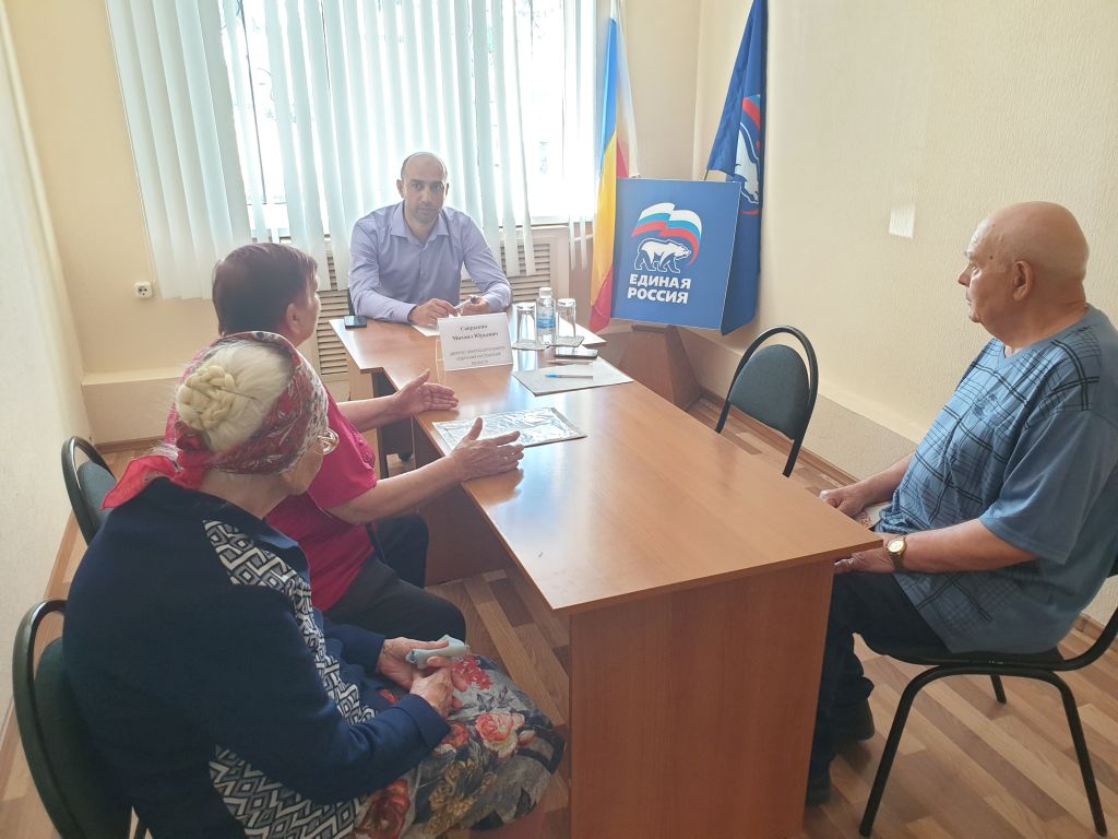 Михаил Сапрыкин провел прием граждан Михаил Сапрыкин провел прием граждан