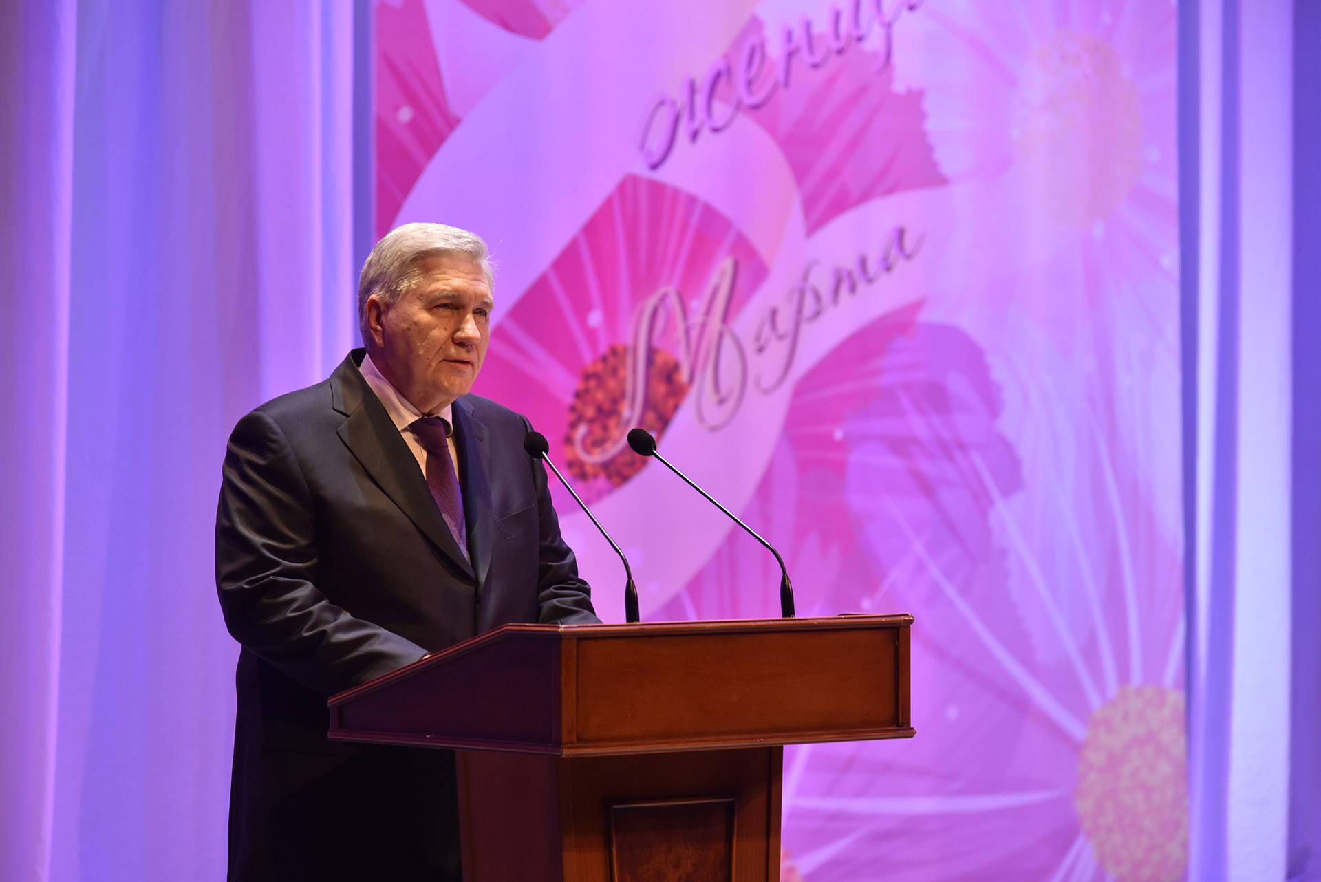 Сергей Михалев поздравил жительниц Ростовской области с Международным женским днем
