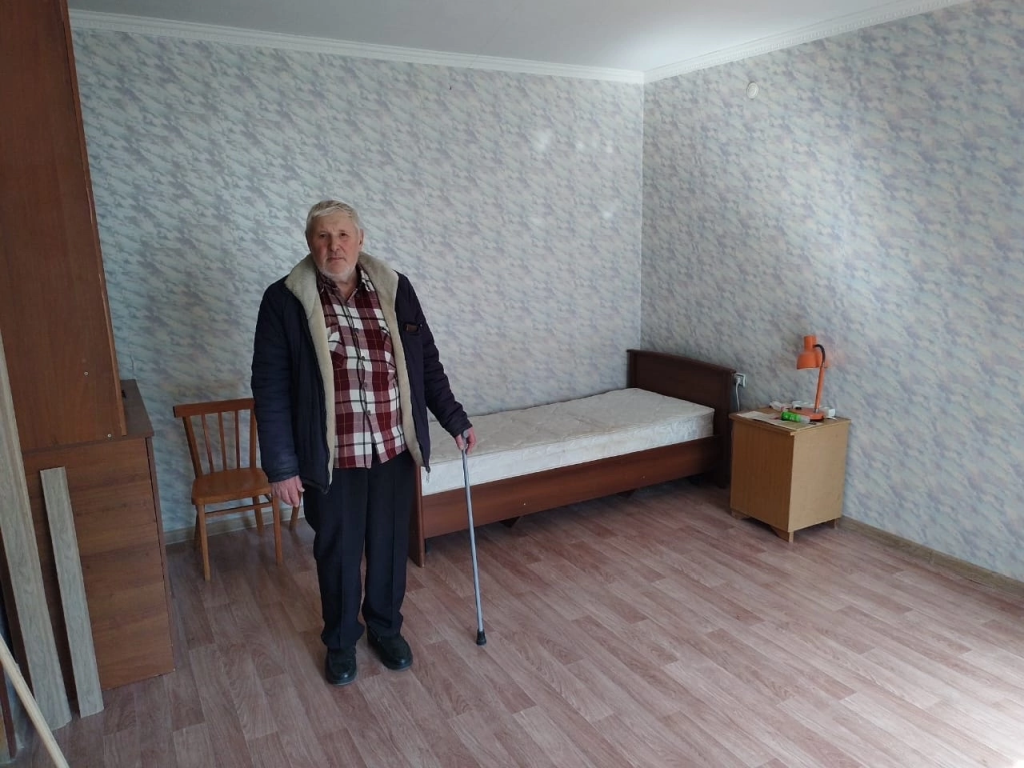 Магомед Дарсигов помог пенсионеру отремонтировать дом