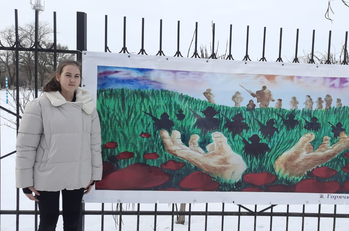 Анна Касьяненко помогла изготовить баннеры в поддержку бойцов СВО