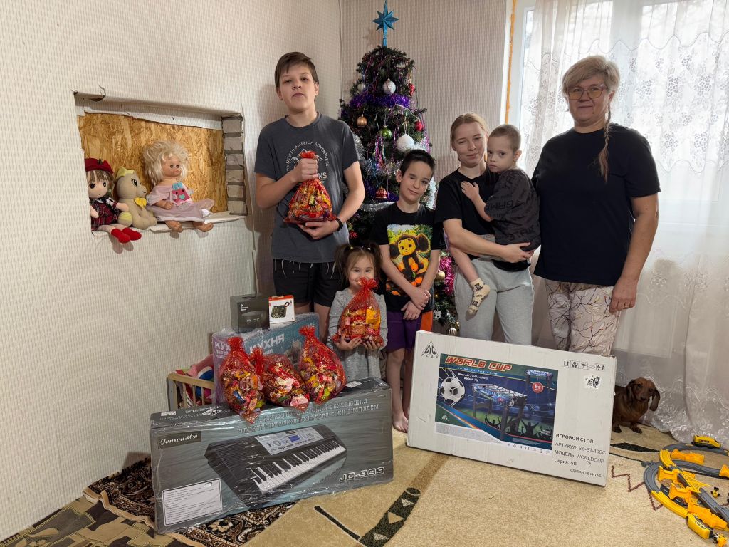 Анна Касьяненко исполнила новогодние желания многодетной семьи из Ростова-на-Дону