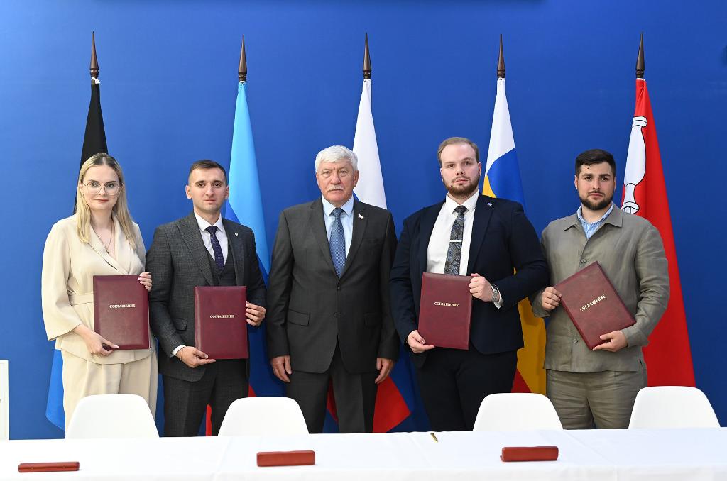 Молодежные парламенты при законодательных органах Содружества «Донбасс» подписали соглашение о сотрудничестве