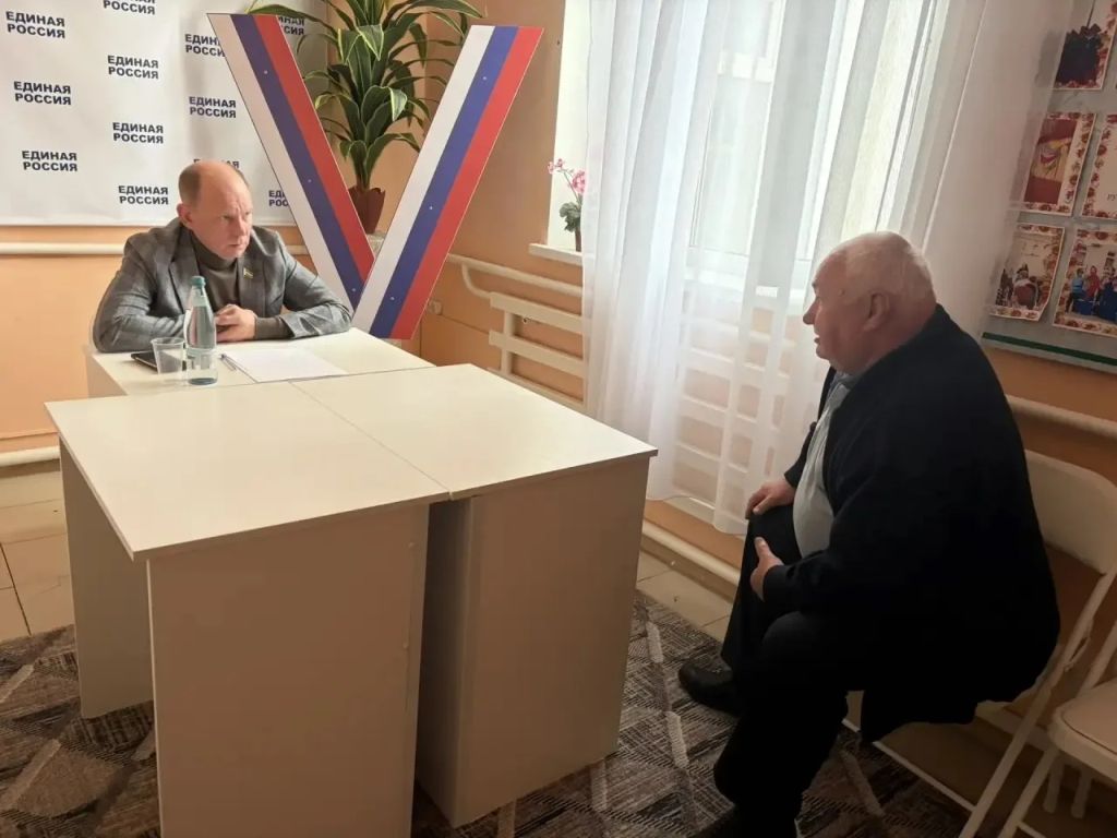 Денис Бурыка провел прием граждан в городе Батайске