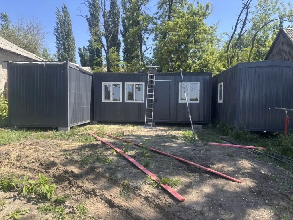 Евгений Понамаренко помог приобрести модульные строения для стадиона «Артемовец» в городе Шахты 