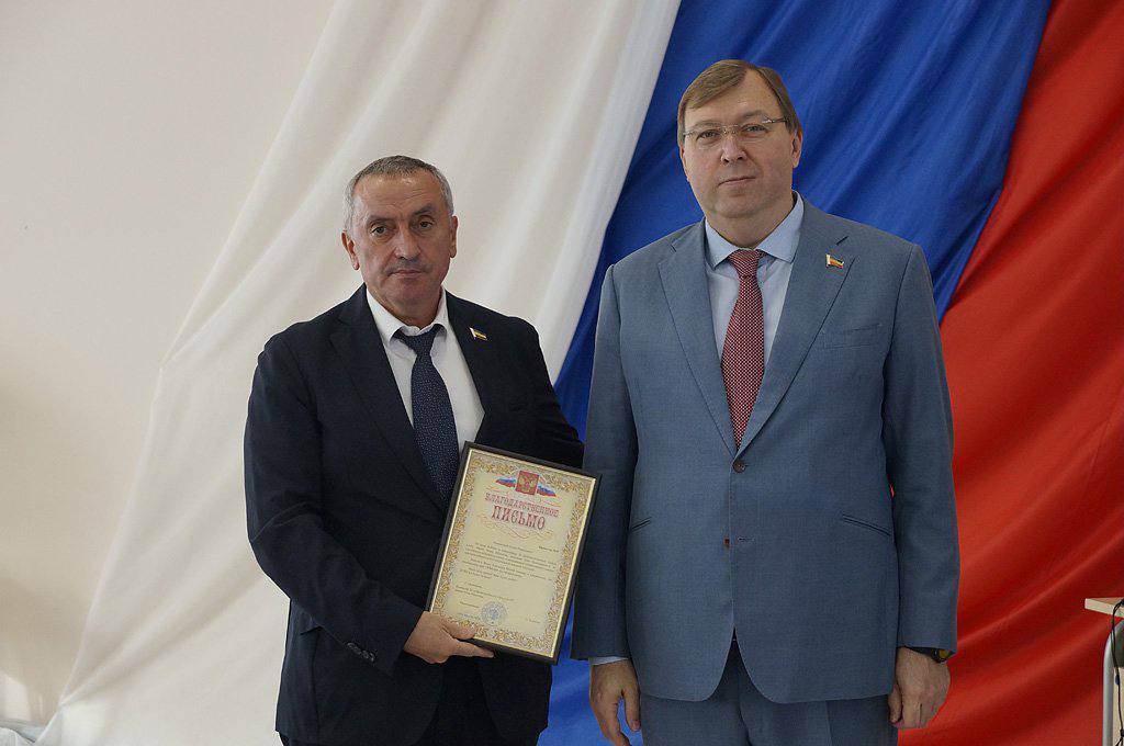 Мурату Харцызову вручили Благодарственное письмо от командира добровольческого отряда «Барс» 