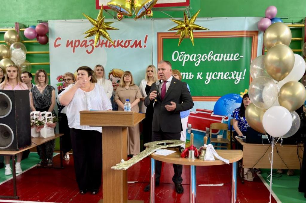 Борис Гуркин поздравил выпускников новочеркасского лицея № 7 с последним звонком 