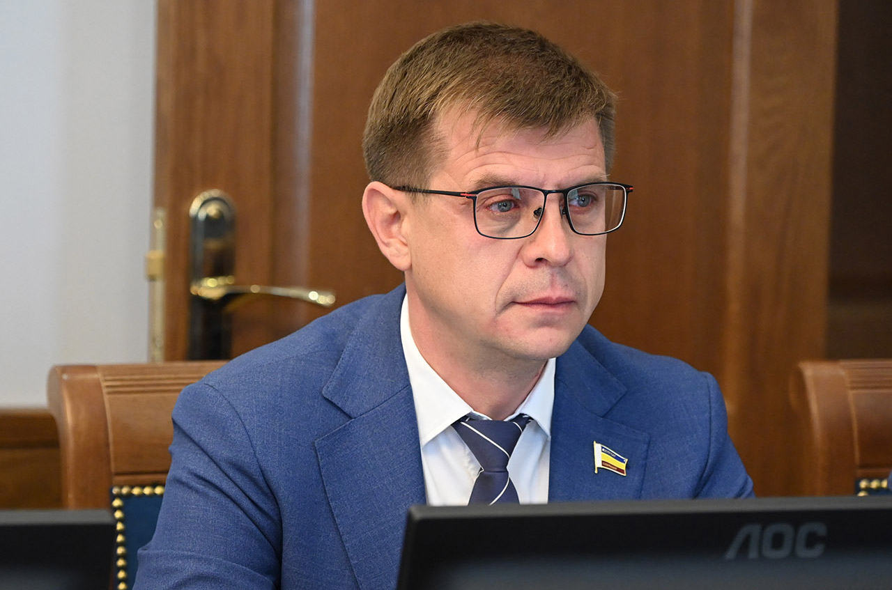 Борис Вальтер помогает образовательным организациям Батайска
