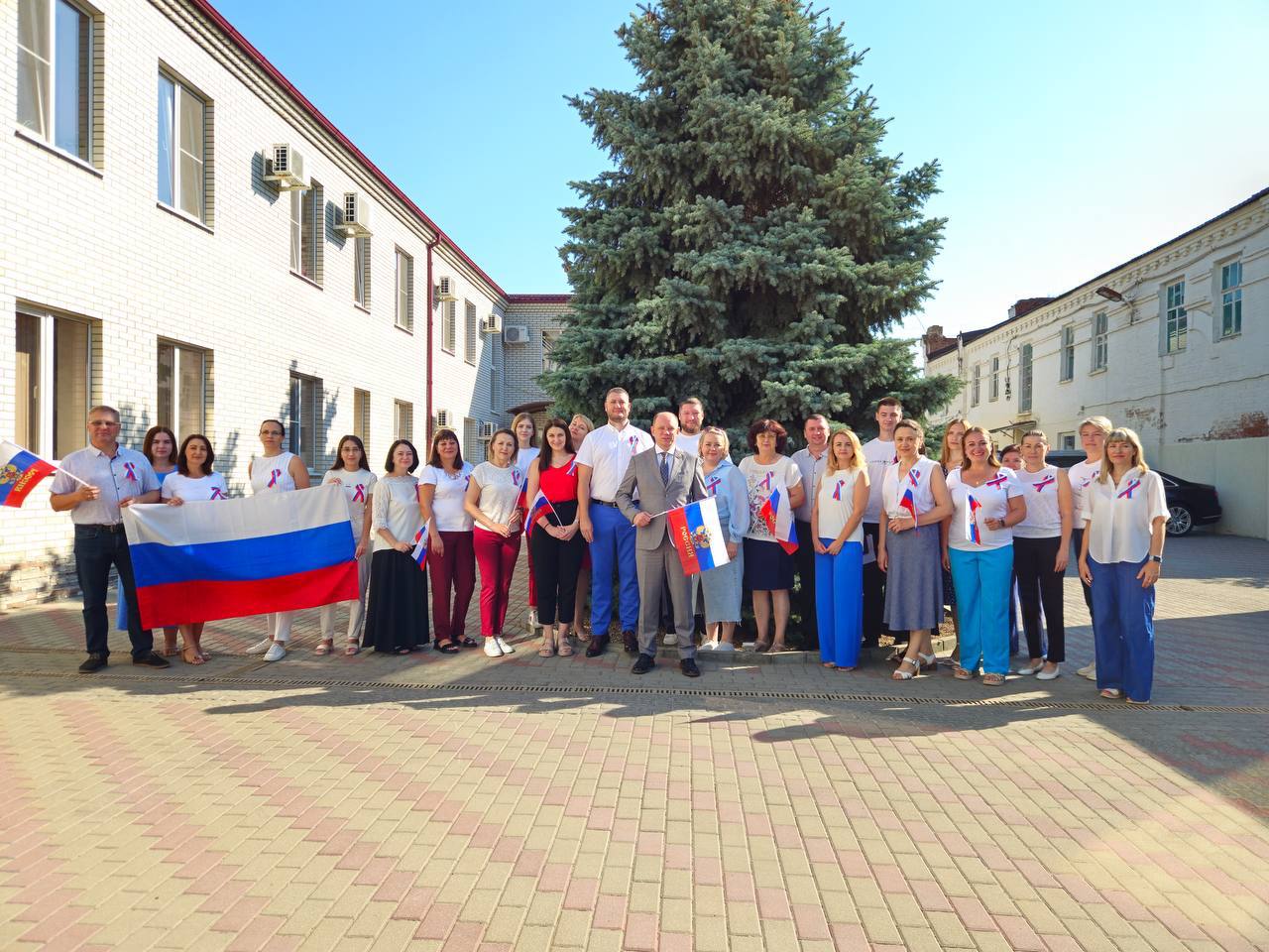 Денис Бурыка принял участие в патриотической акции, приуроченной ко Дню Флага 