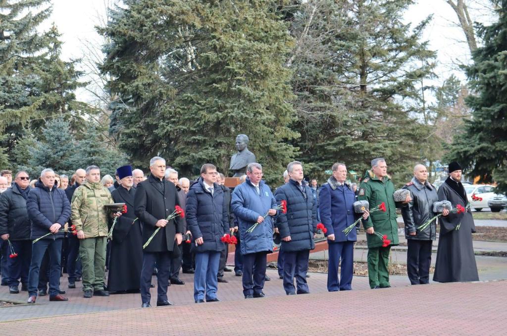 Борис Вальтер почтил память погибших при освобождении Батайска в годы Великой Отечественной войны