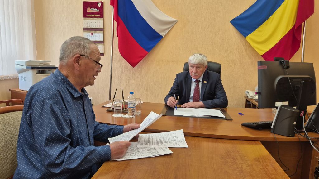 Вячеслав Василенко провел прием граждан в Ростове-на-Дону