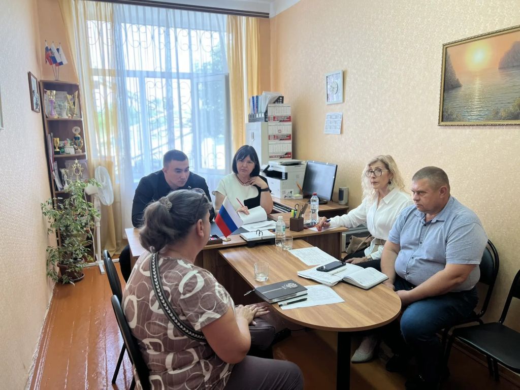 Ирина Жукова провела прием граждан в поселке Аютинском города Шахты