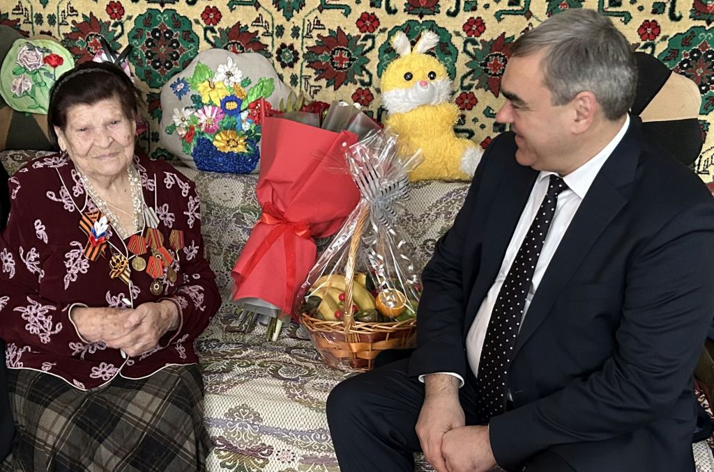 Сергей Рожков  вручил медали ветеранам Великой Отечественной войны к 80-летнему юбилею Победы 