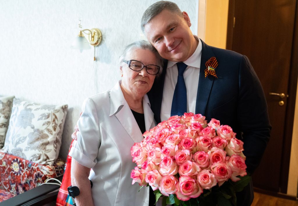 Игорь Бураков поздравил с праздником Победы участницу Великой Отечественной войны