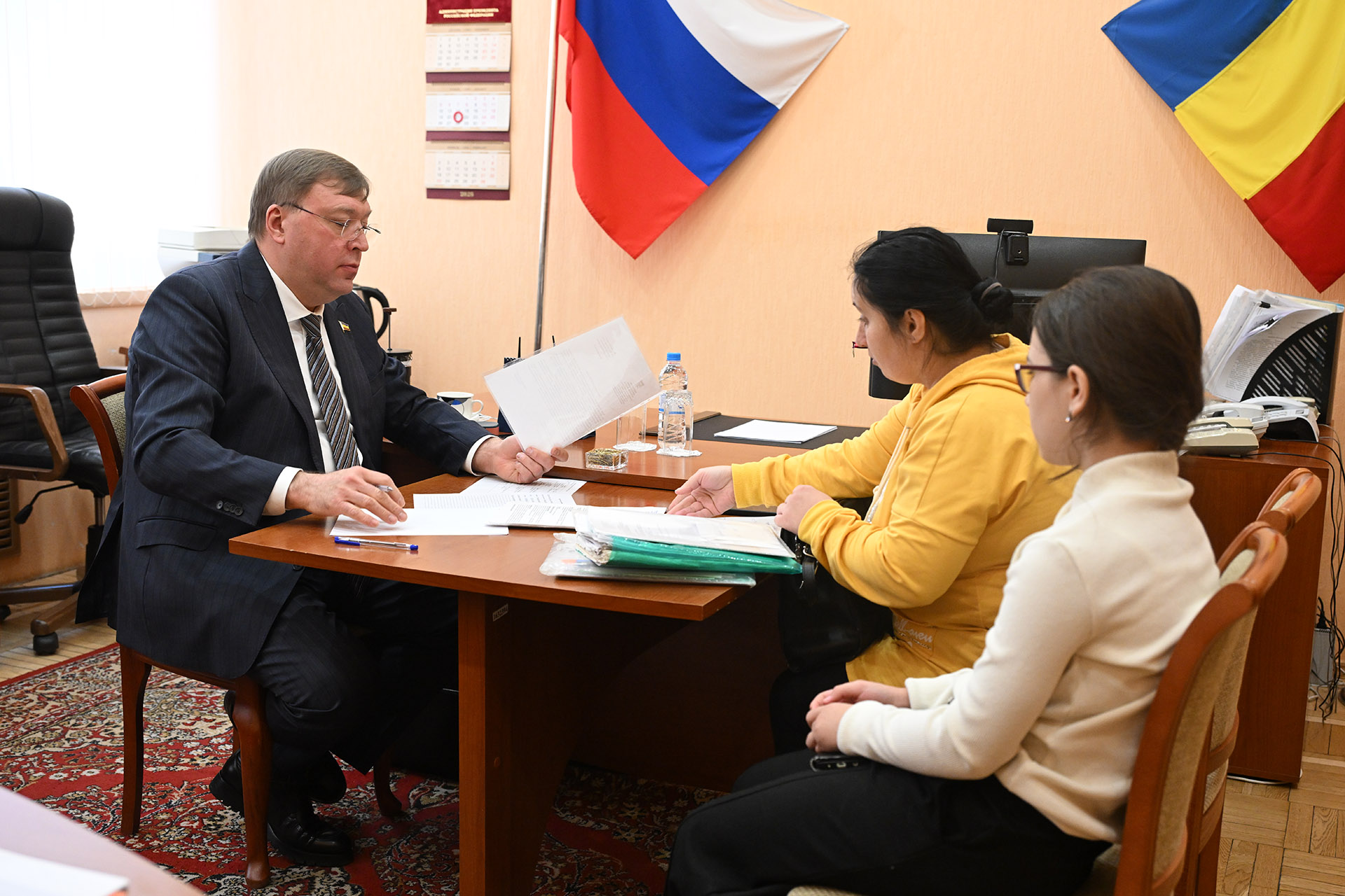 Председатель Законодательного Собрания Ростовской области Александр Ищенко провел прием граждан