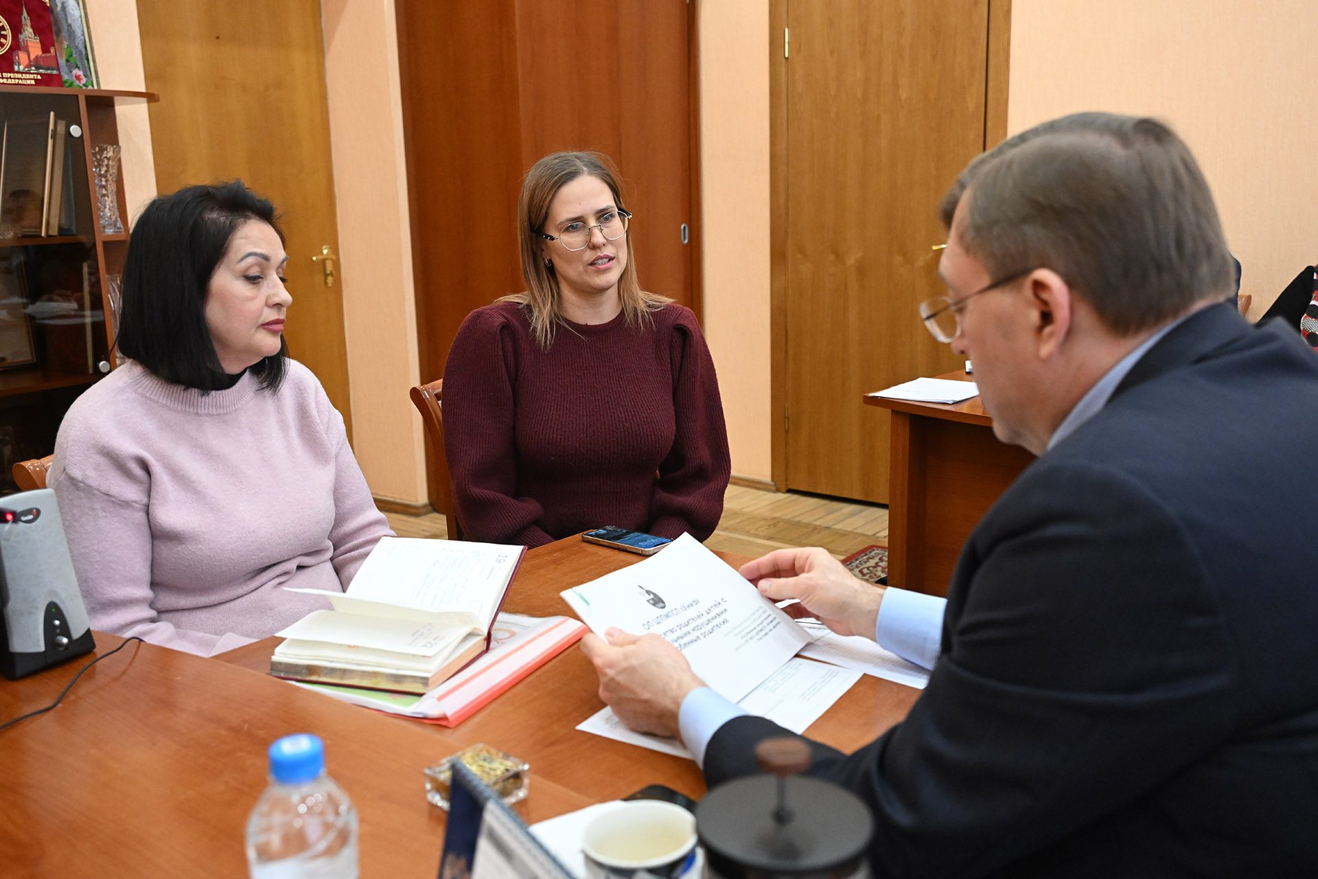 Председатель Законодательного Собрания Ростовской области Александр Ищенко провел прием граждан 