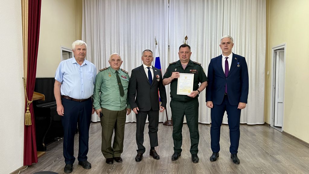 Борис Гуркин поздравил медиков Военного госпиталя войск национальной гвардии с профессиональным праздником