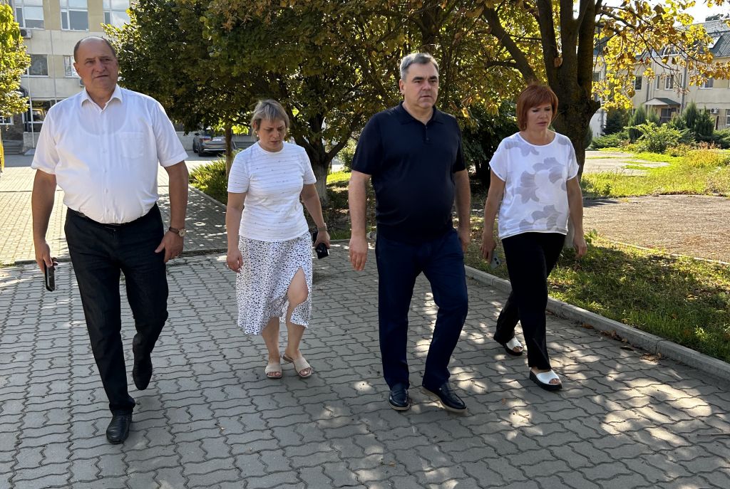 Сергей Рожков выделил средства на проведение ремонтных работ в школе Аксайского района 