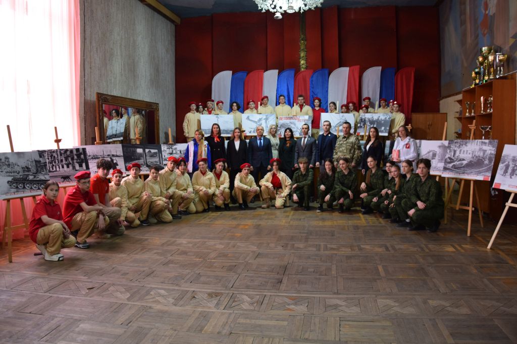 Ирина Жукова приняла участие в открытии в Шахтах фотовыставки «Летописцы истории. Спираль времени сквозь объективы фотокамер»