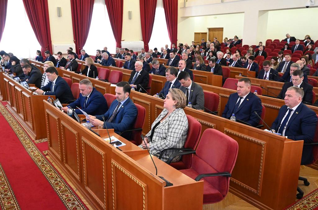 5-е заседание ЗС РО: Перед органами власти поставлены новые задачи по патриотическому воспитанию граждан