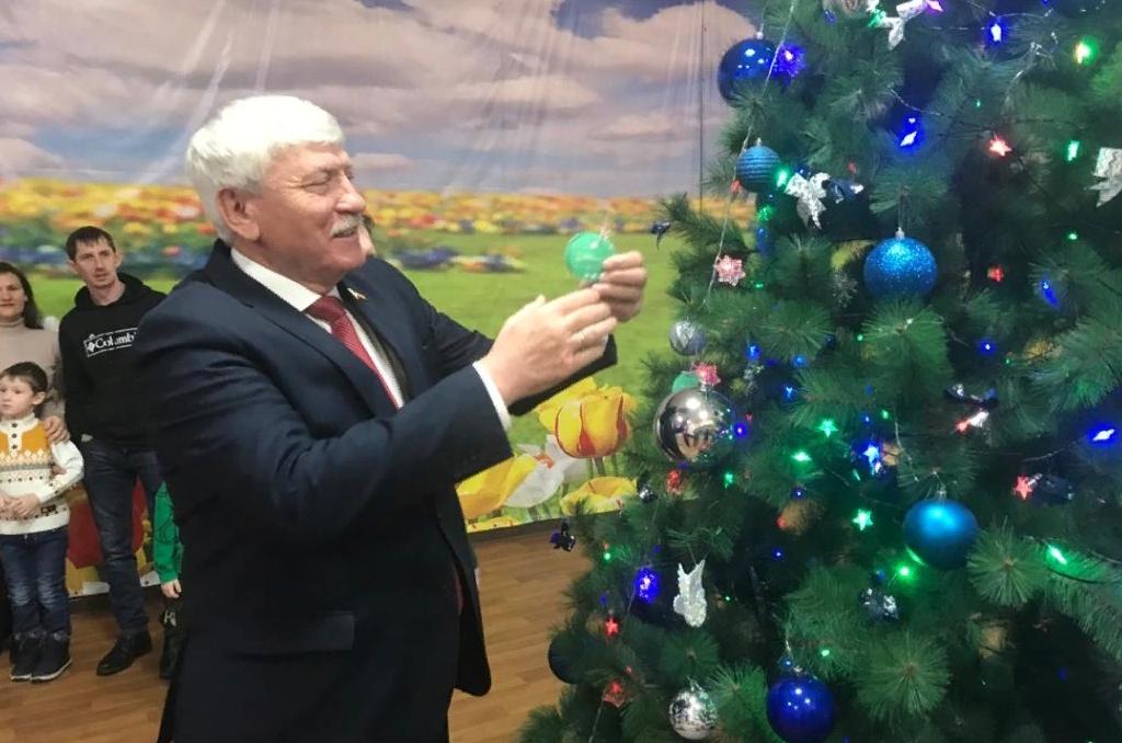 Вячеслав Василенко исполнил новогоднее желание четырехлетнего Сережи из Миллерова