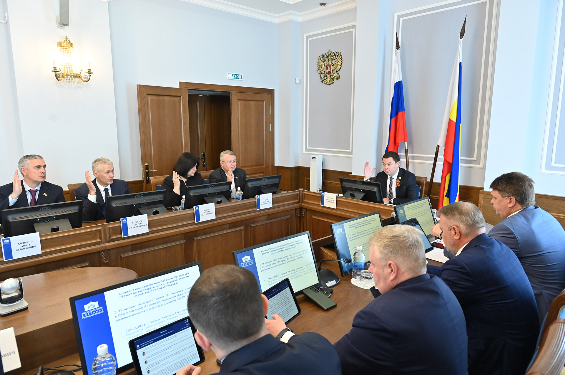 Комитет по законодательству поддержал предложение освободить семьи участников СВО от уплаты госпошлины по судебным решениям 