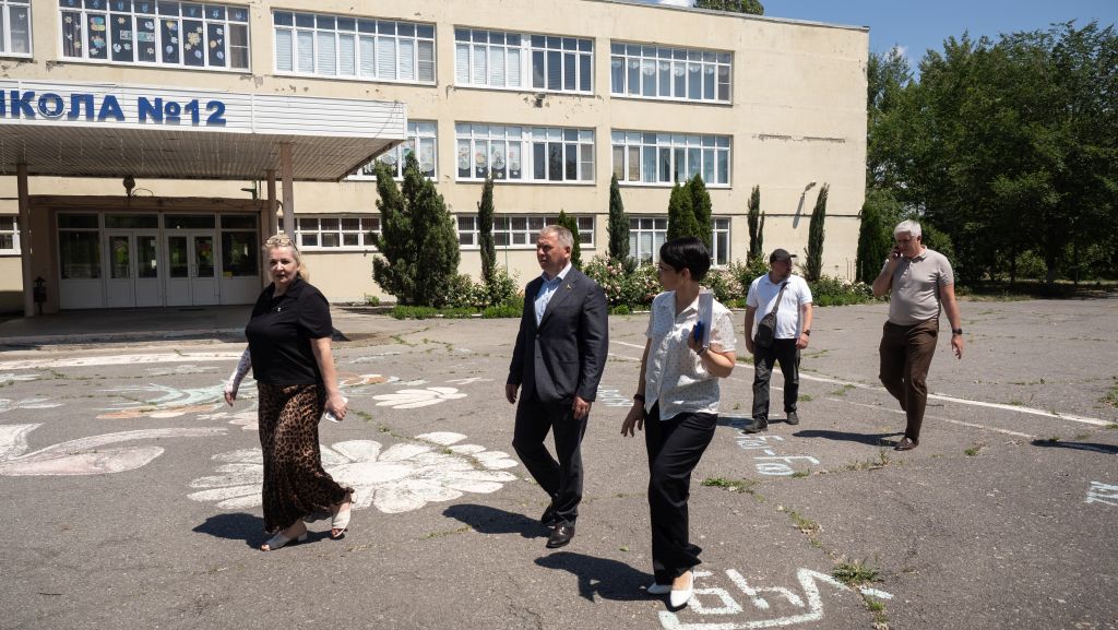 Борис Гуркин поддержал проект обновления спортивной площадки школы № 12 в городе Новочеркасске