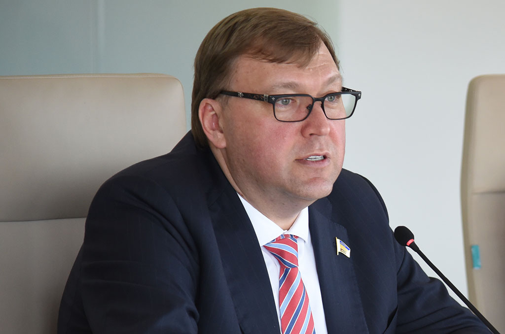 Приветствие  Председателя Законодательного Собрания Ростовской области Александра Ищенко участникам XLI Конференции Южно-Российской Парламентской Ассоциации 