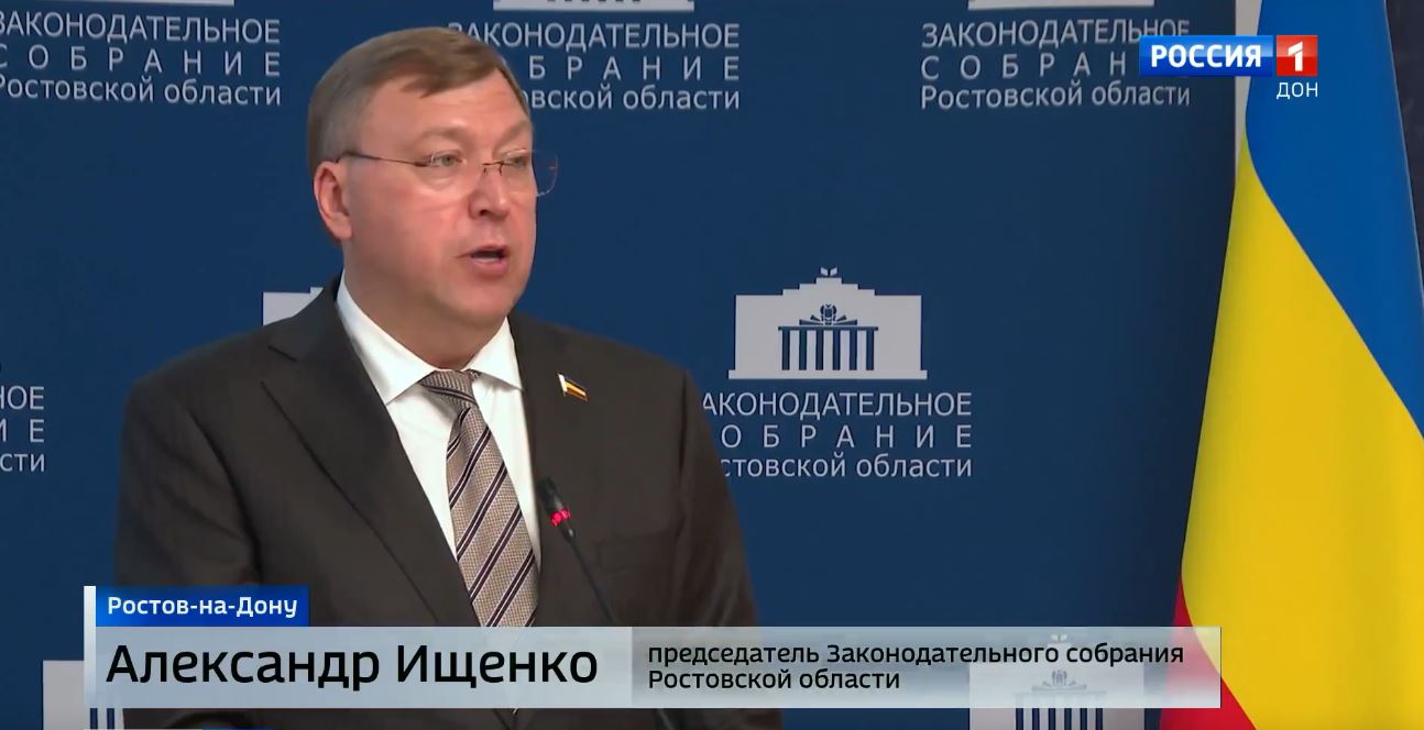 Накануне Дня России Александр Ищенко вручил поощрения за вклад в развитие региона и поддержку бойцов СВО