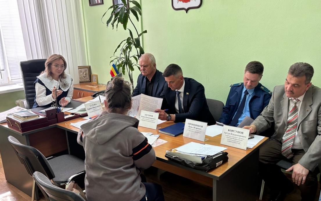 Борис Аксенов провел прием жителей Сальского района