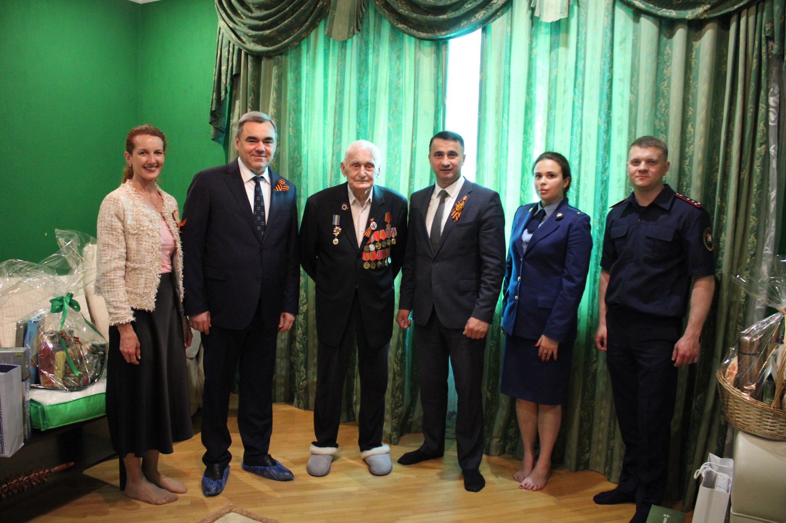 Сергей Рожков поздравил ветерана Великой Отечественной войны с 80-летием Победы 