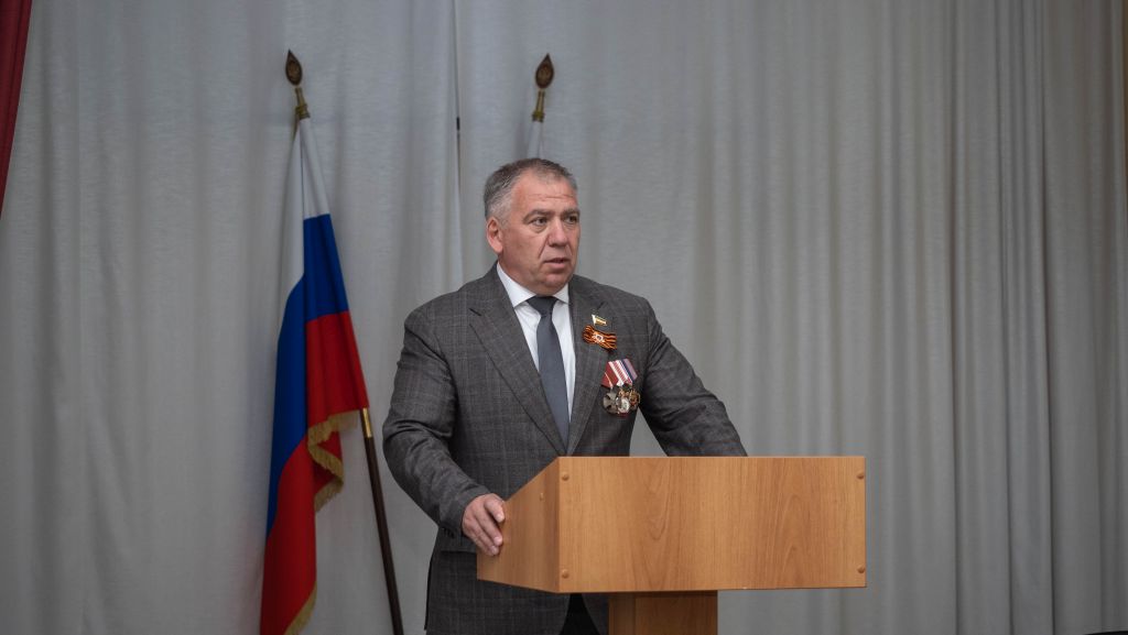 Борис Гуркин поздравил коллектив 1 военного госпиталя с Днем Победы