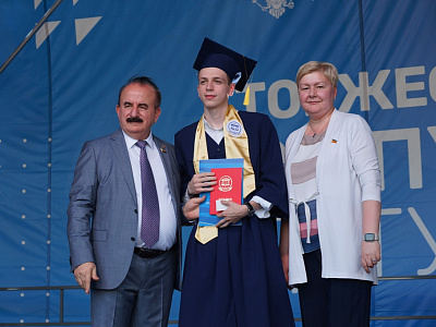 Изображение новости Вручение дипломов лучшим выпускникам опорного вуза Ростовской области – Донского государственного технического университета №63