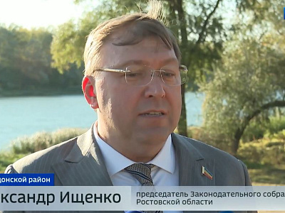 Александр Ищенко посетил социальные объекты на севере Ростовской области