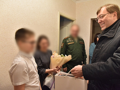 Изображение новости Александр Ищенко поздравил семьи участников специальной военной операции с Днем защитника Отечества №17