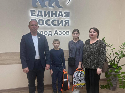 Денис Бурыка принял участие в акции «Собери ребенка в школу»