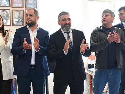 Изображение новости Ирина ЖУКОВА приняла участие в открытии спортивного зала бокса и тяжелой атлетики №77