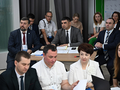 Изображение новости Депутаты приняли участие в разработке рекомендаций по актуализации Стратегии развития Дона до 2030 года №14
