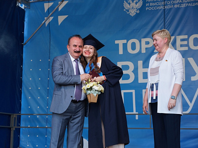 Изображение новости Вручение дипломов лучшим выпускникам опорного вуза Ростовской области – Донского государственного технического университета №59