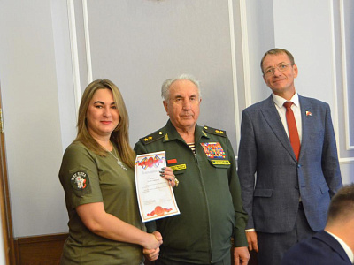 Изображение новости Волонтерскую деятельность по помощи участникам СВО обсудили в донском парламенте №11