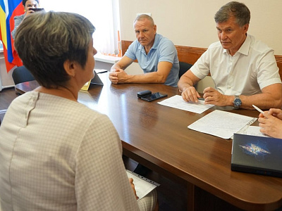 Сергей Суховенко провел прием граждан в Усть-Донецком районе 