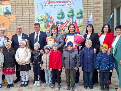 В поселке Зимовники открыли мемориальную табличку в честь участника Сталинградской битвы Ефрема Макарчука