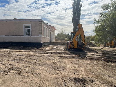 Вячеслав Василенко ознакомился с ходом капитального ремонта Туроверовского сельского клуба в Миллеровском районе