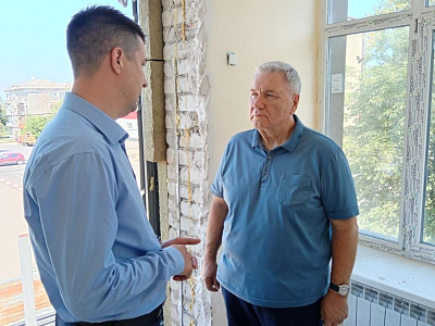 Сергей Михалев проверил ход работ по капитальному ремонту детского сада «Искорка» в Красном Сулине 