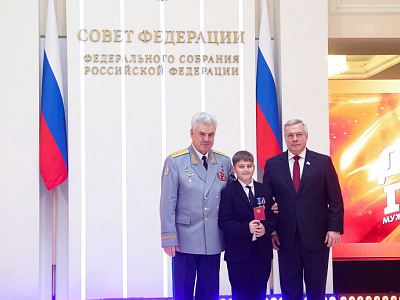 Школьнику из Волгодонска Дмитрию Русакову  вручили памятную медаль Совета Федерации РФ